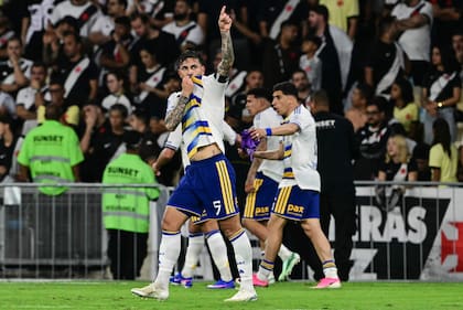 Leandro Paredes descansaría en el clásico con Independiente para poder llegar pleno al duelo con River, en la Bombonera. (Photo by Pablo PORCIUNCULA / AFP)