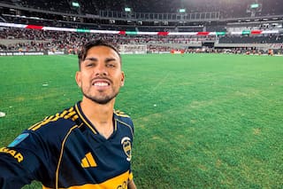 Paredes hizo todo: anotó el penal, inventó un gesto a la hinchada y dejó el partido con una molestia