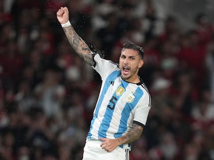 Leandro Paredes pelea un lugar entre los titulares de la selección argentina para visitar a Brasil