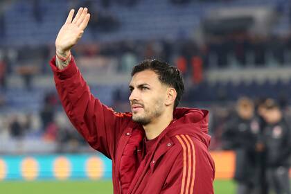 Leandro Paredes renovó su vínculo con Roma, pero el contrato incluye una cláusula que lo acercaría a Boca en el próximo mercado de pases