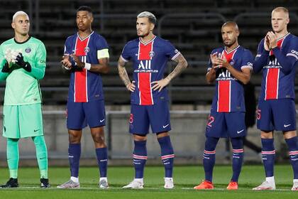 Leandro Paredes salió lesionado en la goleada de PSG por 4-0 sobre Nimes por la Ligue 1, tres días después de jugar en Bolivia