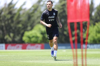 Leandro Paredes se recuperó de su lesión y está en condiciones de volver a jugar ante Brasil, en San Juan