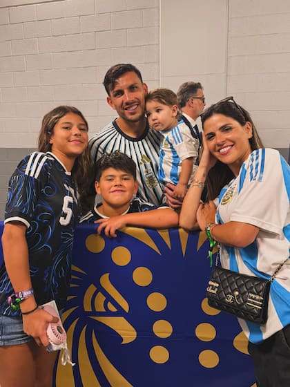 Leandro Paredes se reencontró con sus hijos y con su esposa tras el partido contra Egipto