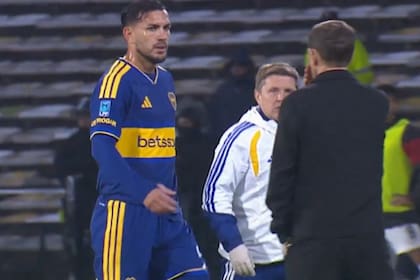 Leandro Paredes se retiró con una molestia y el DT, Rodolfo Arruabarrena, es pesimista sobre la posibilidad de que juegue el martes por la Sudamericana