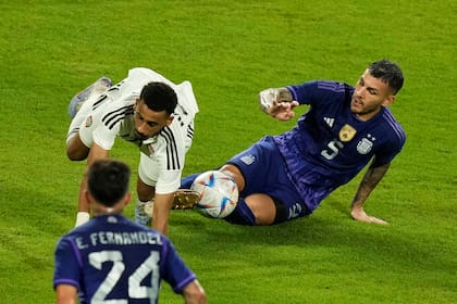 Leandro Paredes tiene 15 tarjetas amarillas en 46 partidos con la selección argentina