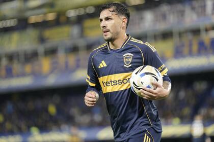 Leandro Paredes, uno de los líderes de Boca, que este sábado actuará ante hinchas propios en Florencio Varela contra Defensa y Justicia, por el torneo Clausura.