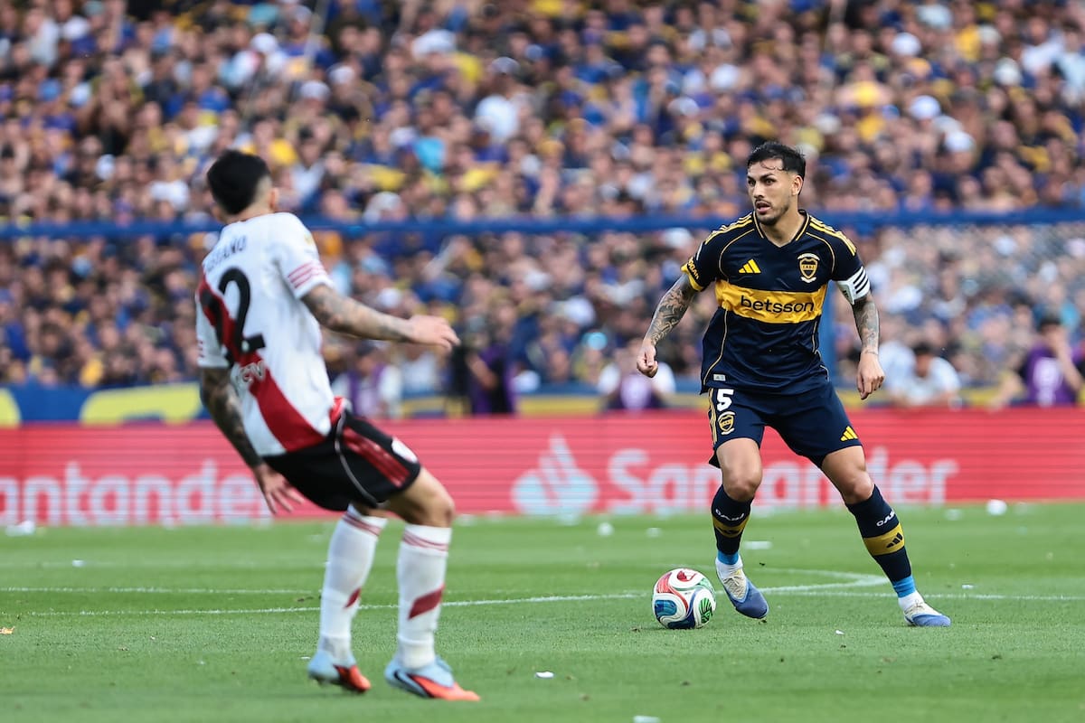 Leandro Paredes y Kevin Castaño en el último superclásico