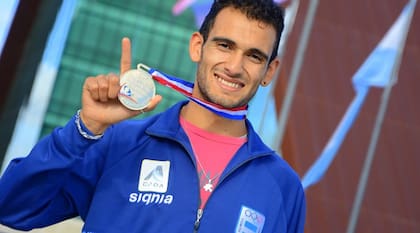 Leandro Paris, ganador de los 800 metros
