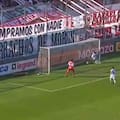 ¡Rechazo al palo! El insólito blooper doble de la defensa de Ferro, en la goleada sufrida ante Morón