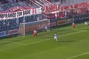 ¡Rechazo al palo! El insólito blooper doble de la defensa de Ferro, en la goleada sufrida ante Morón
