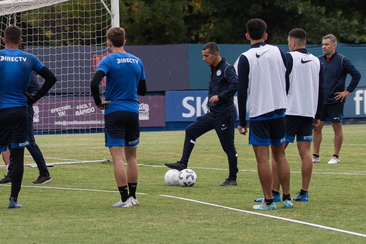 Leandro Romagnoli condujo la práctica de San Lorenzo del último viernes luego de que fuera despedido Rubén Darío Insua, bajo cuya dirección obtuvo la Copa Sudamericana en 2002.