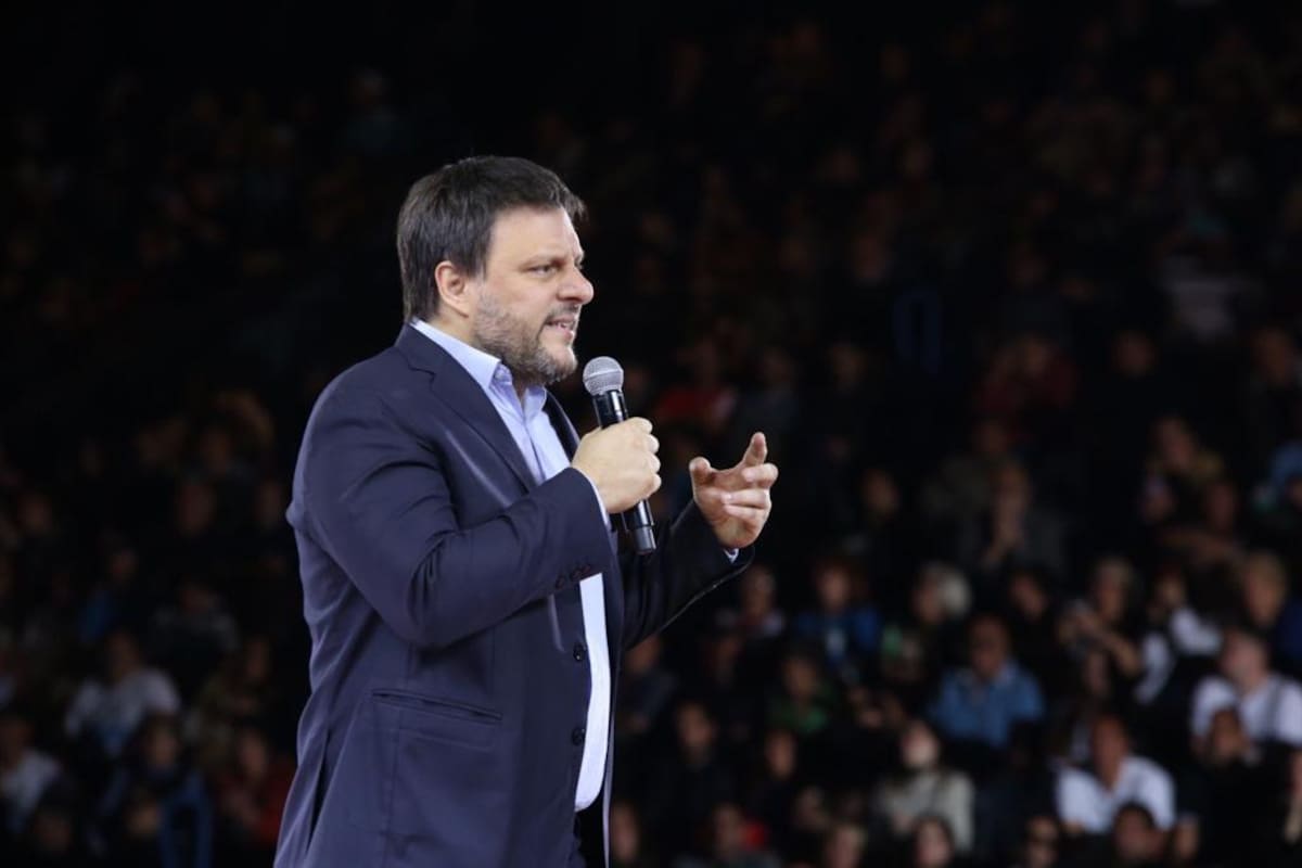 Leandro Santoro en el acto en el Luna Park