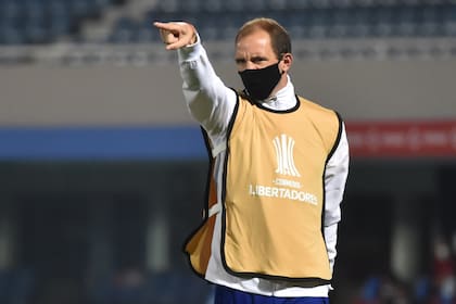 Leandro Somoza, el DT en Paraguay tras la decisión de que Russo se quede en Buenos Aires