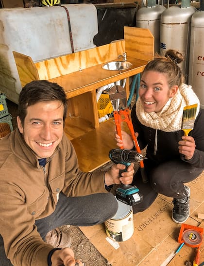 Leandro y Ailén en uno de los trabajos que realizaron por el mundo (Foto: Gentileza)