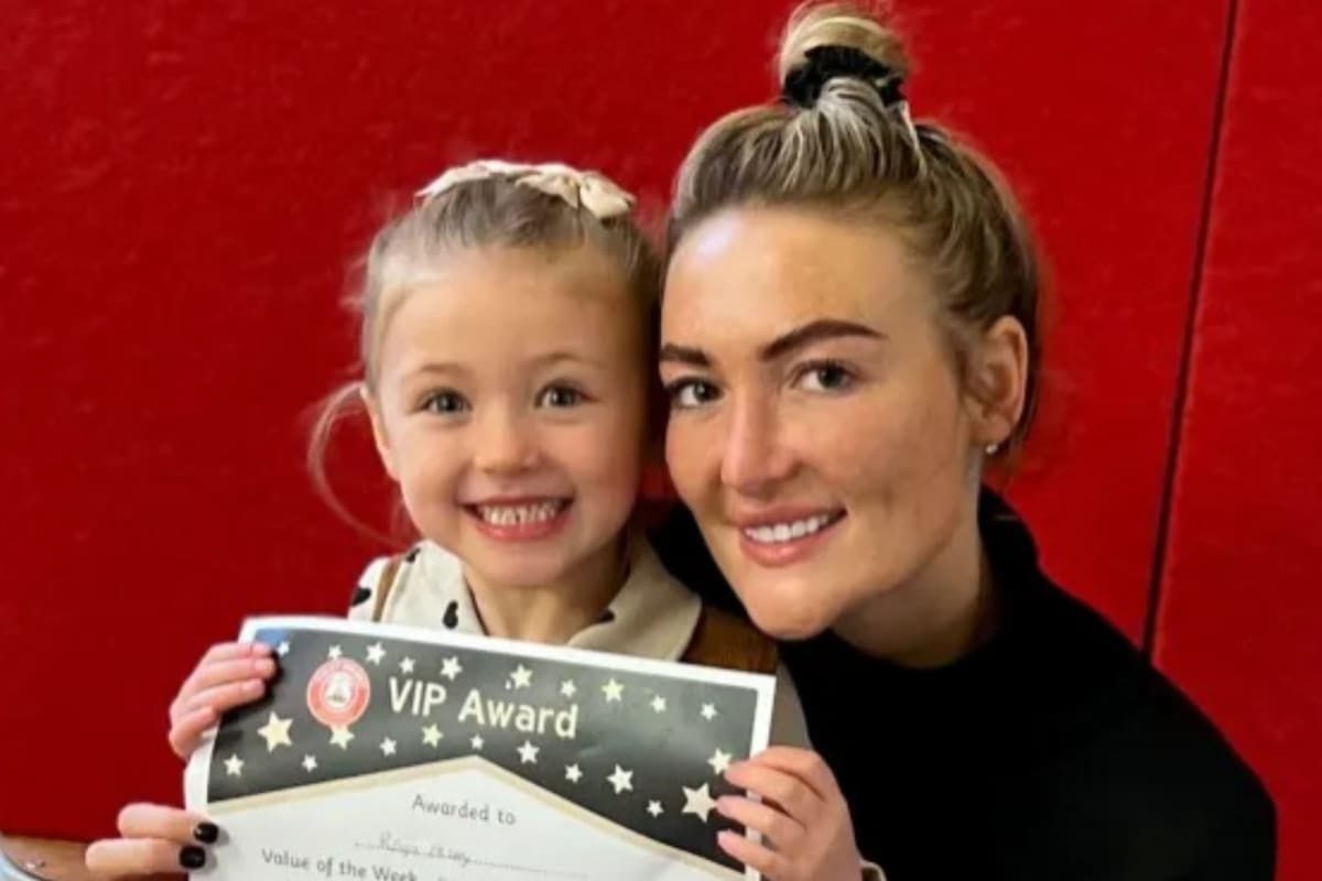 Leanne Passey junto a su hija, con quien vivió uno de los momentos más difíciles de su vida