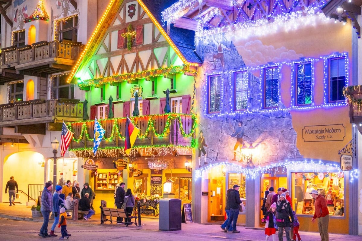 Leavenworth se ganó el nombre de la capital navideña de EE.UU. por su tradicional iluminación y tradiciones festivas (Instagram/@visitleavenworthwa)