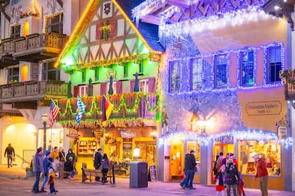 Leavenworth se ganó el nombre de la capital navideña de EE.UU. por su tradicional iluminación y tradiciones festivas (Instagram/@visitleavenworthwa)