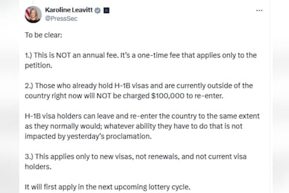 Leavitt puntualizó que se trata de una tarifa de presentación de US$100 mil para las solicitudes de visas H-1B