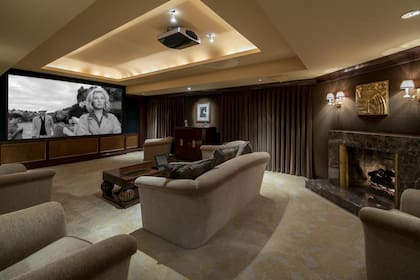 La impresionante propiedad situada en Beverly Hills tiene un cine