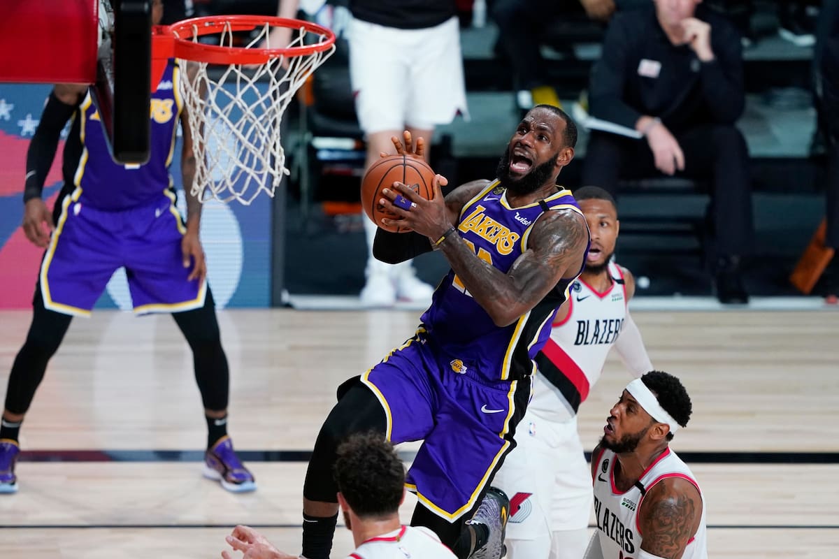LeBron anoche contra Portland.