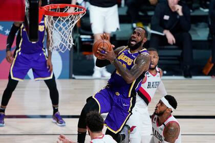 LeBron anoche contra Portland.