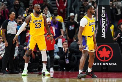 LeBron James (23) y su hijo Bronny. Foto: Archivo.