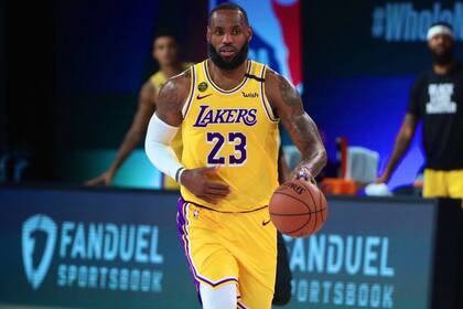 LeBron James, con un récord de 16 asistencias, no pudo con Portland Trail Blazers y arrancó 1-0 abajo en los playoffs