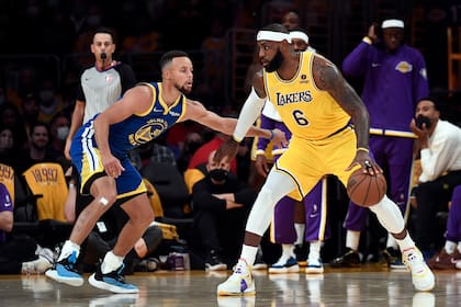 LeBron James contra Stephen Curry en la noche que los Warriors golpearon a los Lakers