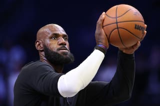 LeBron James juega por primera vez con los 76ers en pretemporada en Brooklyn