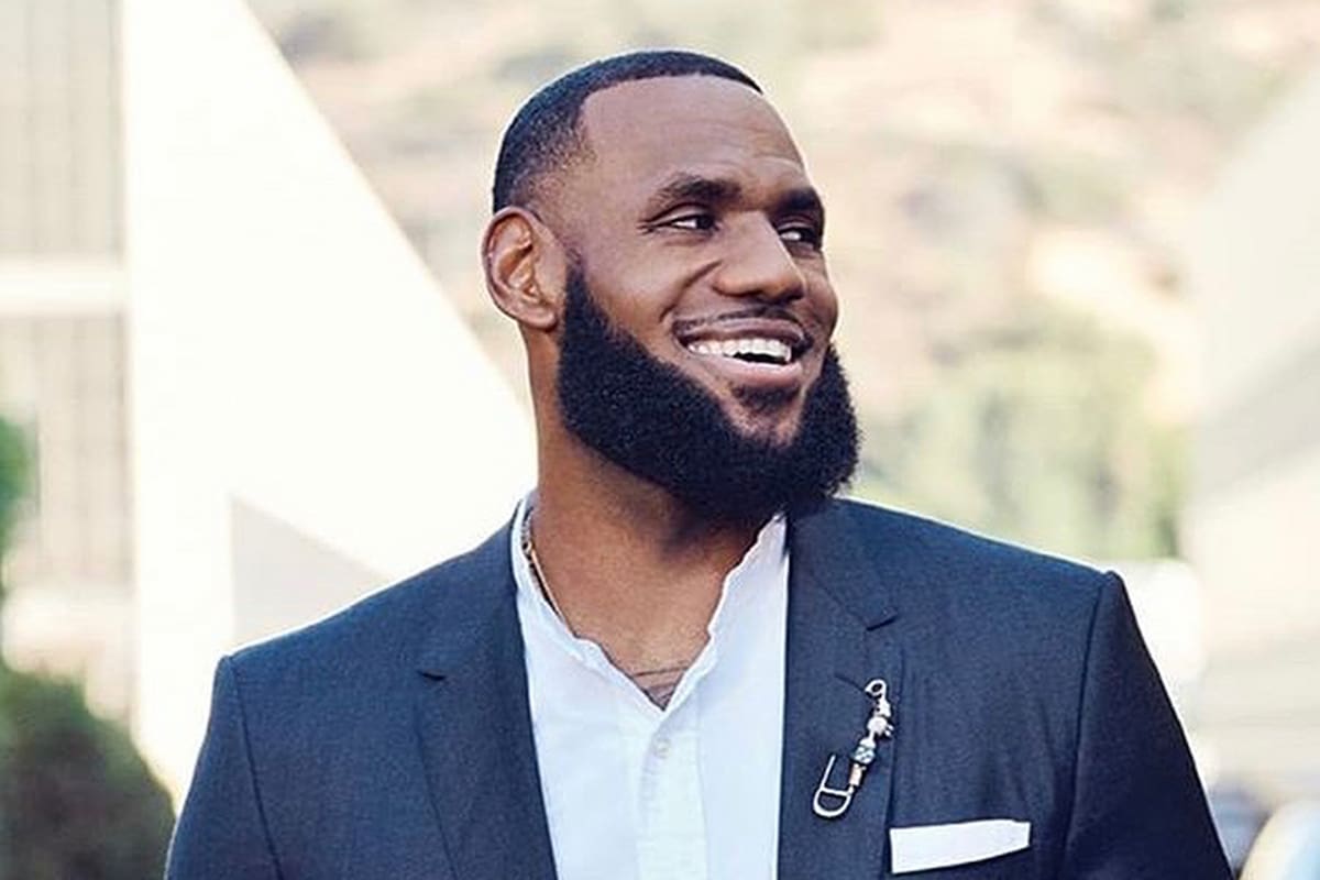 Lebron James, el astro de Los Angeles Lakers que está disputando las finales de la NBA 2020, encontró tiempo para comprar una nueva mansión en Beverly Hills que adquirió por 37 millones de dólares y pertenecía a una estrella televisiva fallecida en febrero pasado