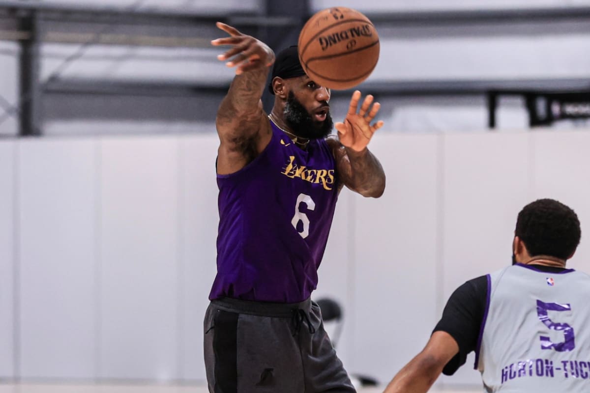 LeBron James en la "burbuja" de Disney: los Lakers comenzarán a jugar partidos de pretemporada este jueves y abrirán el juego ante Dallas