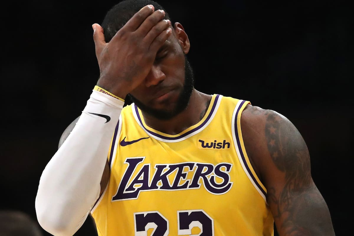 Lebron James en un momento muy complicado en Lakers: los playoffs corren riesgo