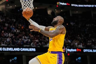 LeBron James, entre lágrimas durante homenaje, dice no saber si volverá a jugar en Cleveland