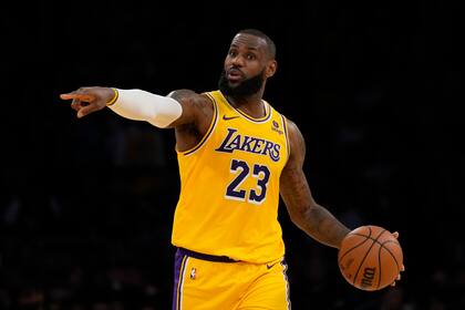 LeBron James está enojado por el rendimiento de Los Angeles Lakers, que tiene oportunidad de recuperarse frente a un rival fuerte, Phoenix Suns.