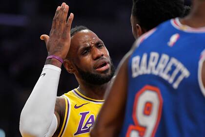 LeBron James estalló tras la brutal falta de Bobby Portis