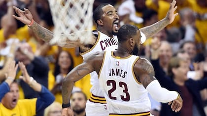 JR Smith celebra con el célebre LeBron James la conquista de los Lakers