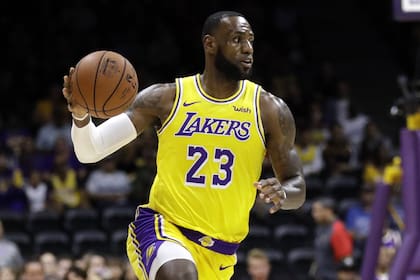 LeBron James hizo su presentación en LA