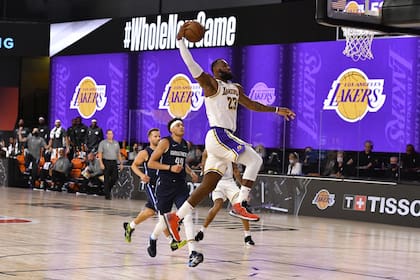 LeBron James, la máxima figura del básquetbol mundial, estará en la noche de reanudación del campeonato de NBA luego de cuatro meses y medio; Lakers vs. Clippers es la propuesta central del jueves.