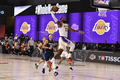 LeBron James, la máxima figura del básquetbol mundial, estará en la noche de reanudación del campeonato de NBA luego de cuatro meses y medio; Lakers vs. Clippers es la propuesta central del jueves.