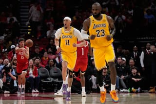LeBron James lidera a unos Lakers diezmados y elimina a los Rockets en seis juegos