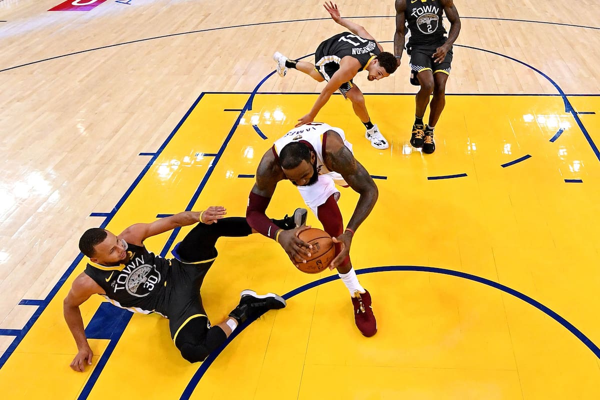 LeBron James quiere detener la furia de Curry y Thompson los Splash Brothers