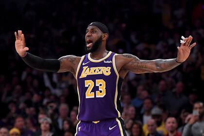 LeBron James tuvo un gran último cuarto para llevar a los Angeles Lakers al triunfo ante Timberwolves
