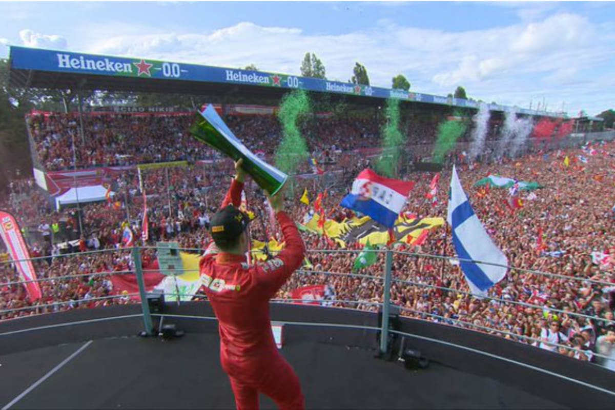 Leclerc festejó el titulo que desde 2010 no ganaba en su casa la escudería Ferrari