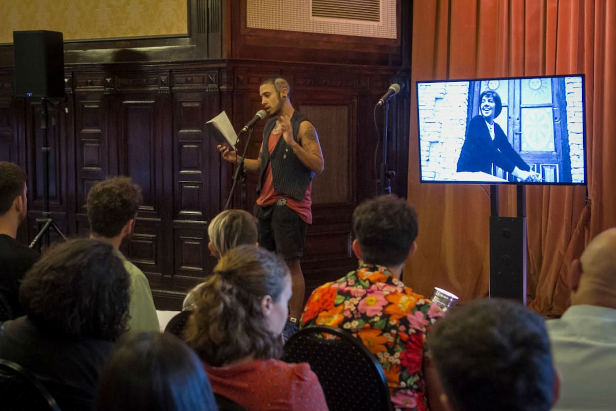 Lectura de poemas de María Elena Walsh a sala llena