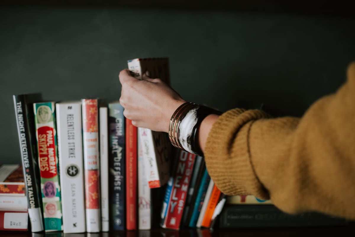 Lecturas recomendadas para después de ver la película protagonizada por Olivia Colman. Foto: Christin Hume/Unsplash