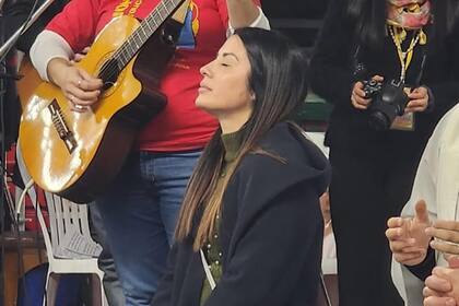 Leda Bergonzi durante la jornada de evangelización en el estadio Ruca Che. Foto: Soplo de Dios Viviente