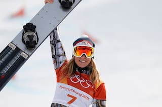 La checa Ledecka hace historia al ganar oro en snowboard tras el título en esquí
