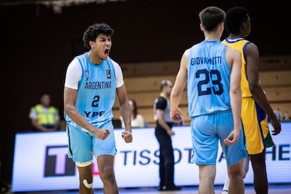 Lee Aaliya fue la figura de la selección argentina en la victoria sobre Brasil; el pivote registró 20 tantos, 14 rebotes y 4 bloqueos.
