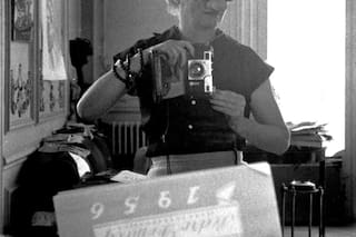 Lee Miller. El espíritu libre rodeado de tragedias que cautivó a Man Ray y terminó siendo “un caso perdido”