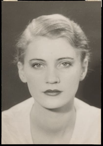 Lee Miller fotografiada por Man Ray en 1929
